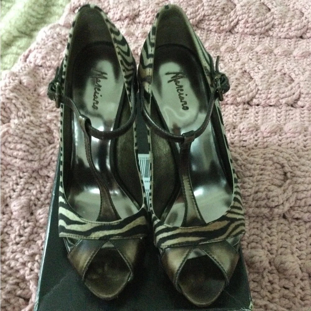 Ladies animal print heels - Picture 5 of 7